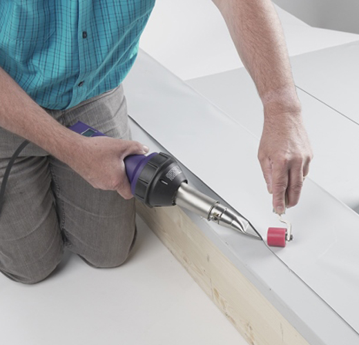 M&aacute;y h&agrave;n nhựa cầm tay Weldy HT 1600 thi c&ocirc;ng h&agrave;n m&agrave;ng nhựa chống thấm