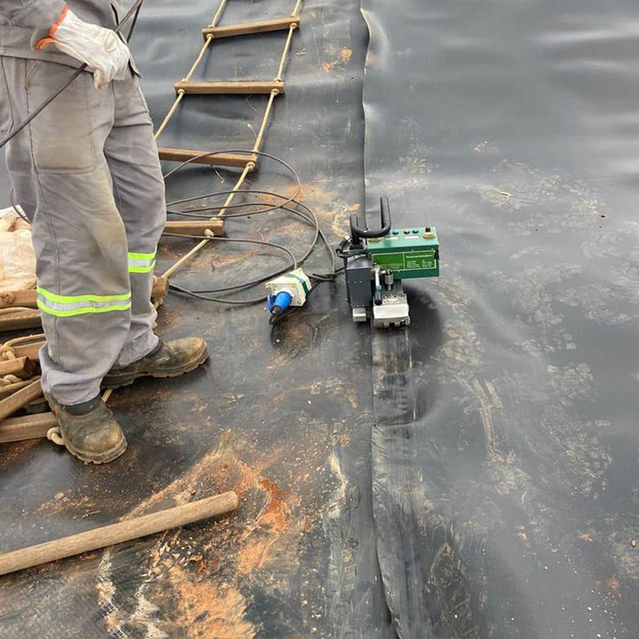 M&aacute;y h&agrave;n bạt HDPE d&agrave;y 