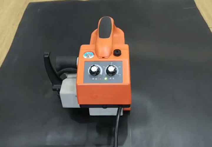  Mời qu&yacute; kh&aacute;ch h&agrave;ng qua trực tiếp c&ocirc;ng ty để Test m&aacute;y h&agrave;n nhựa v&agrave; nghe những chia sẻ cũng như hướng dẫn kỹ thuật h&agrave;n bạt nhựa, h&agrave;n m&agrave;ng nhựa chống thấm tốt nhất của ĐẠI THỊNH.  Ch&uacute;ng t&ocirc;i cung cấp đầy đủ c&aacute;c chủng loại m&aacute;y h&agrave;n nhựa, đa dạng model cho kh&aacute;ch h&agrave;ng lựa chọn với gi&aacute; cả v&agrave; chất lượng tốt nhất cho kh&aacute;ch h&agrave;ng phục vụ cho c&aacute;c c&ocirc;ng việc như:  - M&aacute;y h&agrave;n bạt nhựa, m&aacute;y &eacute;p bạt nhựa, m&aacute;y h&agrave;n m&agrave;ng nhựa HDPE chống thấm: Demtech VM20A, Weldy GEO2, LST900, LST GM1, JIT800, RFT501, BT100,   - M&aacute;y h&agrave;n bạt biển quảng c&aacute;o, h&agrave;n bạt Hiflex, h&agrave;n banner vải biểu ngữ: Weldy ETL, LST WP1, Weldy Floier,   - M&aacute;y h&agrave;n bạt che mưa nắng, h&agrave;n bạt bể bơi, h&agrave;n bạt phủ mui xe tải: Weldy, m&aacute;y h&agrave;n bạt nhựa cầm tay, m&aacute;y h&agrave;n bạt nhựa tự động...vvv  - M&aacute;y h&agrave;n nhựa cầm tay (m&aacute;y h&agrave;n nhiệt - m&aacute;y h&agrave;n kh&ograve; - m&aacute;y h&agrave;n nhựa d&ugrave;ng kh&iacute; n&oacute;ng - s&uacute;ng h&agrave;n nhiệt) ứng dụng trong h&agrave;n bạt nhựa, h&agrave;n m&agrave;ng nhựa chống thấm, h&agrave;n ống nhựa tấm nhựa, h&agrave;n bồn bể nhựa, h&agrave;n s&agrave;n nhựa vinyl, s&agrave;n nhựa pvc, s&agrave;n nhựa thể thao...vvv C&aacute;c model m&aacute;y như: Weldy HT1600, Weldy HT3400W, LST1600A, TriacST, DSHAC, DSHXA, DSHC, ...  - M&aacute;y h&agrave;n ống nhựa tấm nhựa, h&agrave;n bồn bể nhựa: C&aacute;c loại m&aacute;y h&agrave;n đ&ugrave;n, m&aacute;y h&agrave;n nhiệt cầm tay, m&aacute;y kh&ograve; nhiệt. ..vvv  - M&aacute;y h&agrave;n đ&ugrave;n sử dụng trong h&agrave;n v&aacute; bạt nhựa, m&agrave;ng nhựa chống thấm, h&agrave;n ống nhựa tấm nhựa, h&agrave;n bồn bể nhựa...vvv với c&aacute;c model như: Weldy Booster EX2, EX3, LST600B, Toplink, WELDPLAST S2, WELDPLAST S4, WELDPLAST S6...vvv  Cam kết c&aacute;c sản phẩm m&aacute;y h&agrave;n nhựa, dịch vụ sửa chữa bảo dưỡng m&aacute;y h&agrave;n nhựa, phụ t&ugrave;ng, phụ kiện m&aacute;y h&agrave;n nhựa .... Được ĐẠI THỊNH cung cấp đều c&oacute; chất lượng tốt, nguồn gốc xuất xứ r&otilde; r&agrave;ng, bảo h&agrave;nh d&agrave;i hạn, gi&aacute; cả cạnh tranh.   >> Mời xem th&ecirc;m video tại link: https://www.youtube.com/watch?v=810HpE64mqI   	      